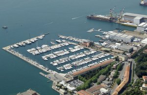 15 x 5 Mètre Poste d'amarrage Porto Lottie, La Spezia Port de Plaisance