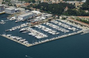 21 x 6.5 Mètre Poste d'amarrage Porto Lottie Port de Plaisance, La Spezia