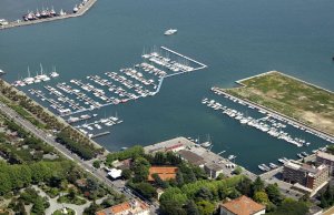 25 x 7 Mètre Poste d'amarrage Port Mirabello Port de Plaisance, La Spezia