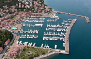 60 x 12 Mètre Poste d'amarrage Porto San Rocco Port de Plaisance