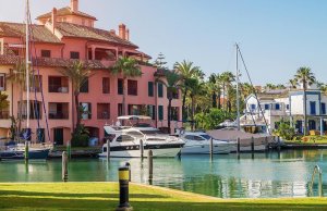 50 Mètre Poste d'amarrage Sotogrande Port de Plaisance