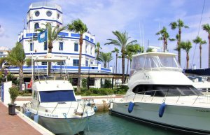 20 x 5 Mètre Poste d'amarrage Estepona Port de Plaisance