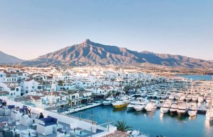 26 x 5.8 Mètre Poste d'amarrage Puerto Banus Port de Plaisance A Vendre