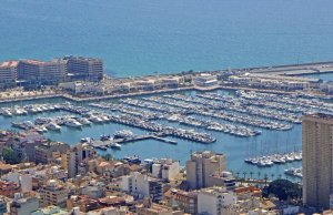 30 x 8.5 Mètre Poste d'amarrage Port de Plaisance Alicante