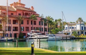 12 x 4.5 Mètre Poste d'amarrage Sotogrande Port de Plaisance A Louer