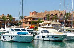 10 x 4 Mètre Poste d'amarrage Sotogrande Port de Plaisance A Louer