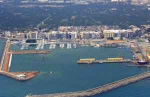 30 x 6 Mètre Poste d'amarrage Burriananova Port de Plaisance A Vendre