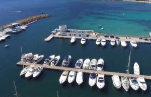 22 x 6.5 Mètre Poste d'amarrage Santa Eulalia Port de Plaisance