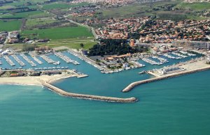 11 x 4.5 Mètre Poste d'amarrage Port de Saint Cyprien A Vendre