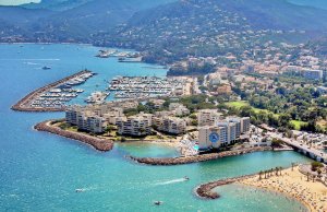 14 x 4.5 Mètre Poste d'amarrage La Napoule Port de Plaisance