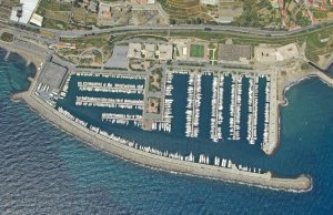 21.5 x 6 Mètre Poste d'amarrage Port de Plaisance Degli Aregai A Vendre