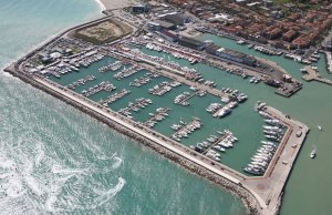 7 a 2.5 Mètre Poste d'amarrage Port de Plaisance dei Cesari