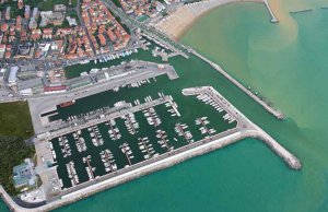 7 a 2.5 Mètre Poste d'amarrage Port de Plaisance dei Cesari