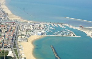 10 x 4 Mètre Poste d'amarrage Port de Plaisance di Pescara