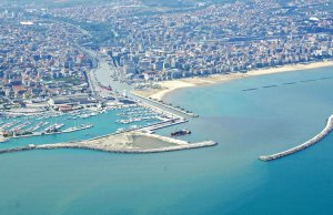 10 x 4 Mètre Poste d'amarrage Port de Plaisance di Pescara