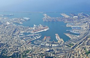 35 x 9 Mètre Poste d'amarrage Genova Port de Plaisance