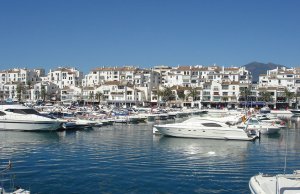 60 x 9 Mètre Poste d'amarrage Puerto Banus Port de Plaisance A Vendre