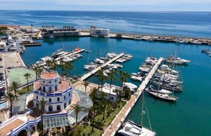 8 x 3 Mètre Poste d'amarrage Estepona Port de Plaisance A Vendre