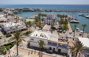 15 x 4.5 Mètre Poste d'amarrage Estepona Port de Plaisance A Vendre