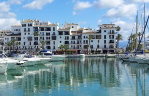 8 x 3.5 Mètre Poste d'amarrage Puerto de la Duquesa A Vendre