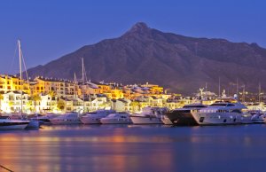 60 x 9 Mètre Poste d'amarrage Puerto Banus Port de Plaisance A Louer