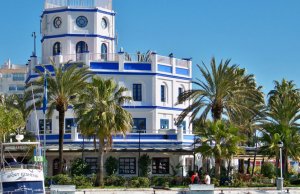 8 x 3 Mètre Poste d'amarrage Estepona Port de Plaisance A Louer