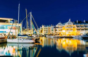 6 x 2.5 Mètre Poste d'amarrage Benalmadena Port de Plaisance A Louer