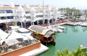 10 x 4 Mètre Poste d'amarrage Benalmadena Port de Plaisance A Louer