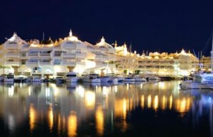 10 x 4 Mètre Poste d'amarrage Benalmadena Port de Plaisance A Louer