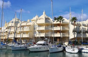 10 x 4 Mètre Poste d'amarrage Benalmadena Port de Plaisance A Louer