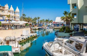 10 x 4 Mètre Poste d'amarrage Benalmadena Port de Plaisance A Louer