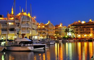 30 x 5 Mètre Poste d'amarrage Benalmadena Port de Plaisance A Louer