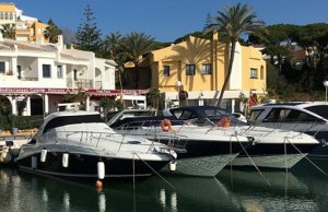 10 x 3 Mètre Poste d'amarrage Cabopino Port de Plaisance A Louer