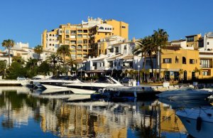 10 x 3 Mètre Poste d'amarrage Cabopino Port de Plaisance A Louer