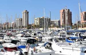 8 x 3 Mètre Poste d'amarrage Fuengirola Port de Plaisance A Louer