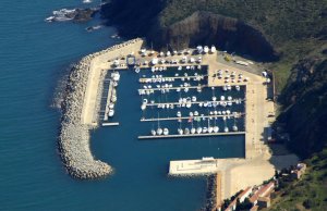 8 x 3 Mètre Poste d'amarrage Portbou Port de Plaisance A Vendre