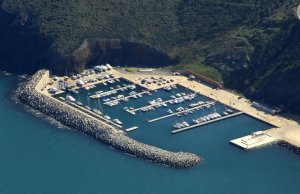 8 x 3 Mètre Poste d'amarrage Portbou Port de Plaisance A Vendre