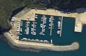 10 x 4 Mètre Poste d'amarrage Portbou Port de Plaisance A Vendre