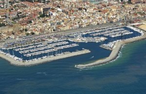 8 x 3 Mètre Poste d'amarrage Port Masnou Port de Plaisance A Vendre