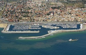 8 x 3 Mètre Poste d'amarrage Port Masnou Port de Plaisance A Vendre