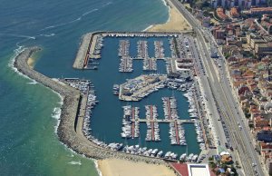 10 x 3.5 Mètre Poste d'amarrage Port Masnou Port de Plaisance A Vendre