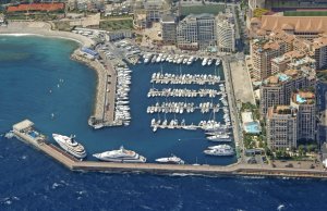 30 x 9 Mètre Poste d'amarrage Cap d'Ail Port de Plaisance A Vendre