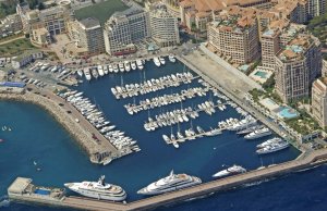 30 x 9 Mètre Poste d'amarrage Cap d'Ail Port de Plaisance A Vendre