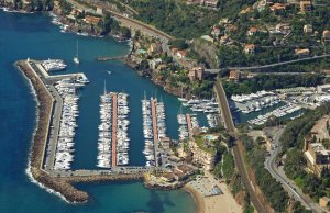 20.5 x 5.5 Mètre Poste d'amarrage La Napoule Port de Plaisance A Vendre