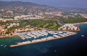 50 x 10 Mètre Poste d'amarrage La Napoule Port de Plaisance A Vendre