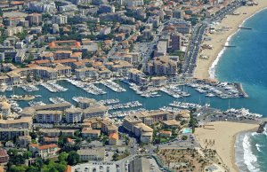 40 x 9 Mètre Poste d'amarrage Port De Frejus Port de Plaisance A Vendre