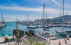 18 X 5 Mètre Poste d'amarrage Port de Plaisance Vela Barcelona A Vendre