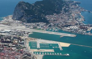 8 x 3.3 Mètre Poste d'amarrage Alcaidesa Puerto Deportivo Port de Plaisance A Vendre