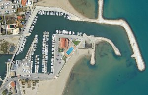 8 x 3 Mètre Poste d'amarrage Club Nautico Oliva Port de Plaisance A Vendre