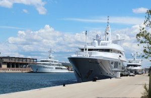 25 x 10 Mètre Poste d'amarrage Sete Superyacht Port de Plaisance A Vendre